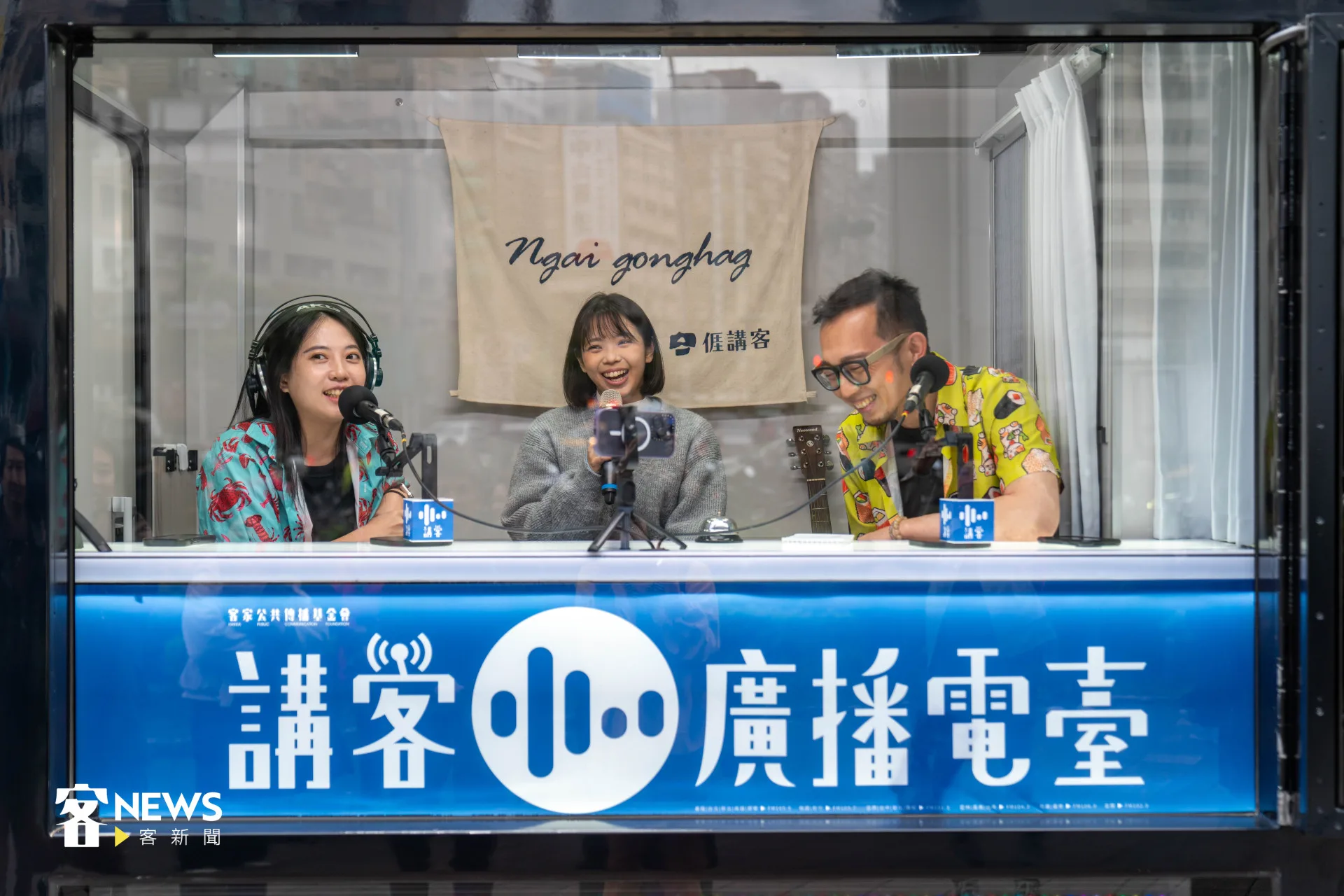 講客廣播電臺節目《新聞懂喜劇》推出「LIVE STUDIO」現場活動，邀請民眾一起上車表演「即興劇」。宋佩遙攝