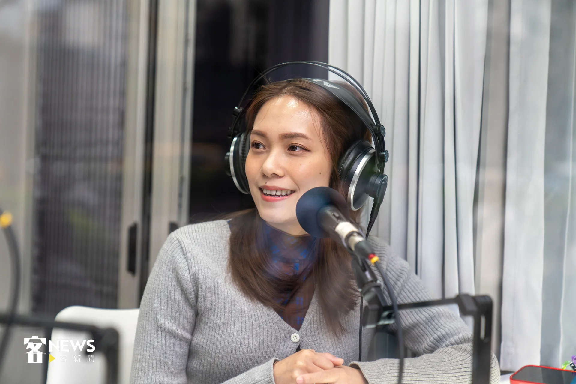 「妹將」曾止妤主持Podcast節目《日日係好日》邀請各行各業的來賓，於台北光華數位新天地做「LIVE STUDIO」。宋佩遙攝
