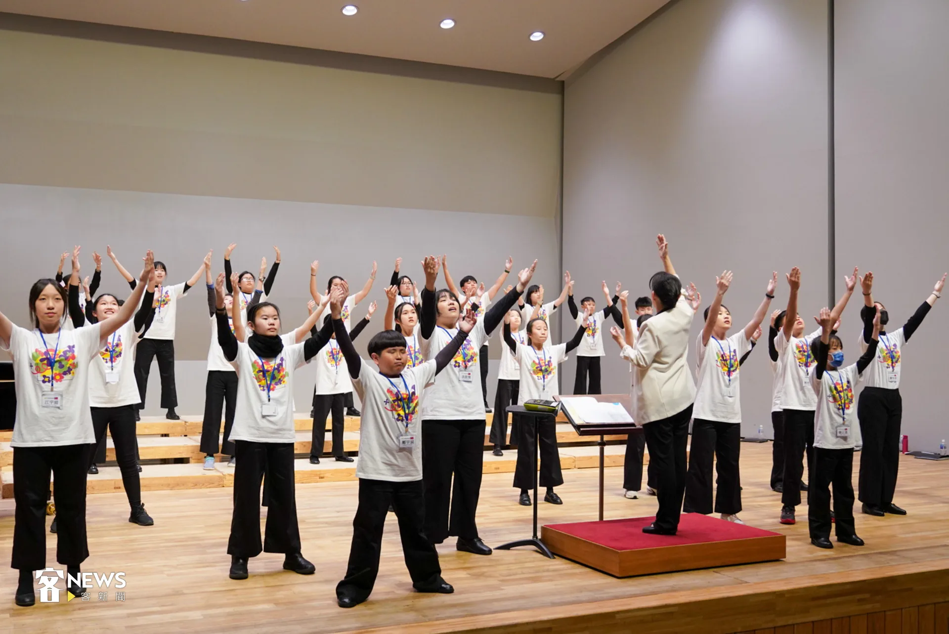 今天（31日）下午，台日合唱團雙方一起排練合唱曲《akatonbo》，並互相送禮。朱愷元攝