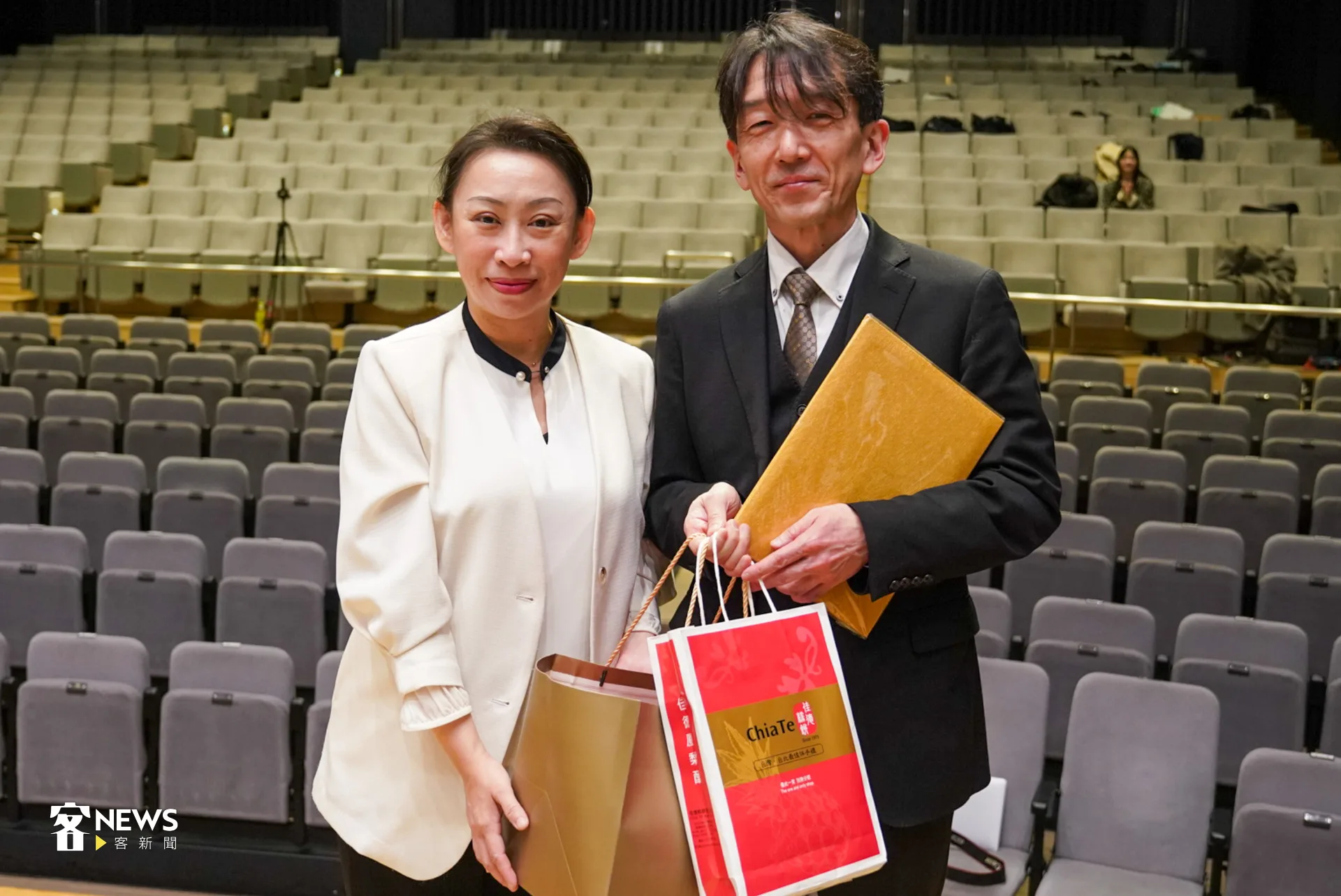 今天（31日）下午，台日合唱團雙方一起排練合唱曲《akatonbo》，並互相送禮。朱愷元攝