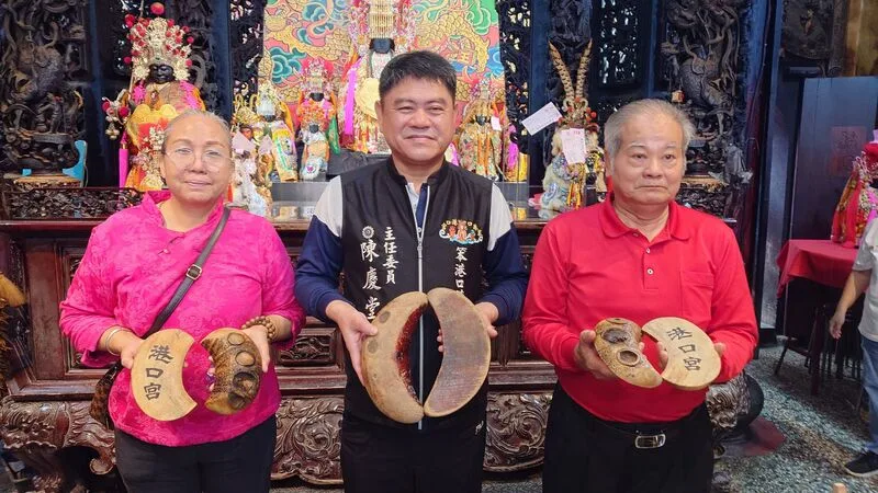 傳統工藝保存者黃奕薰　贈竹頭筊為港口宮媽祖慶生