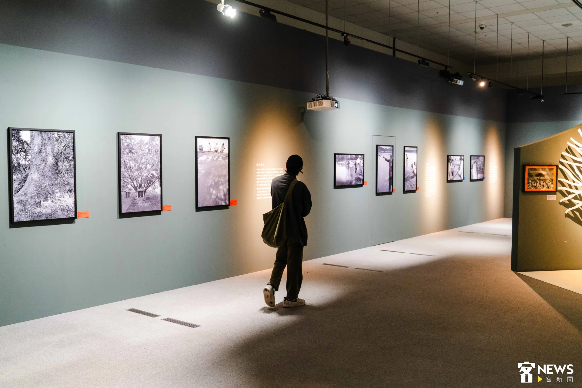 「餞影-典藏攝影藝術」特展今天開展。朱愷元攝