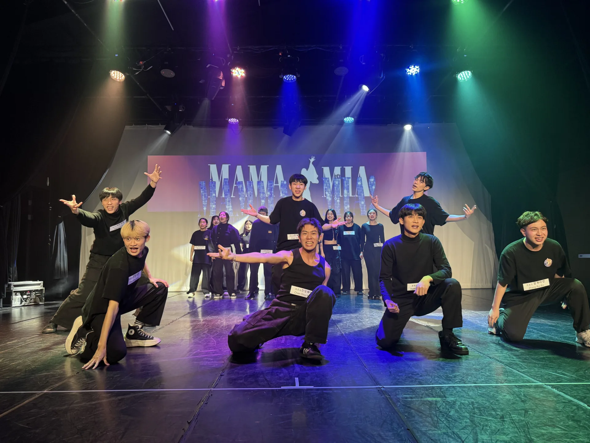 4月20日「浪漫街頭桐樂會」邀請醒吾科技大學表演藝術系，街頭快閃客家音樂歌舞秀。新北市政府提供