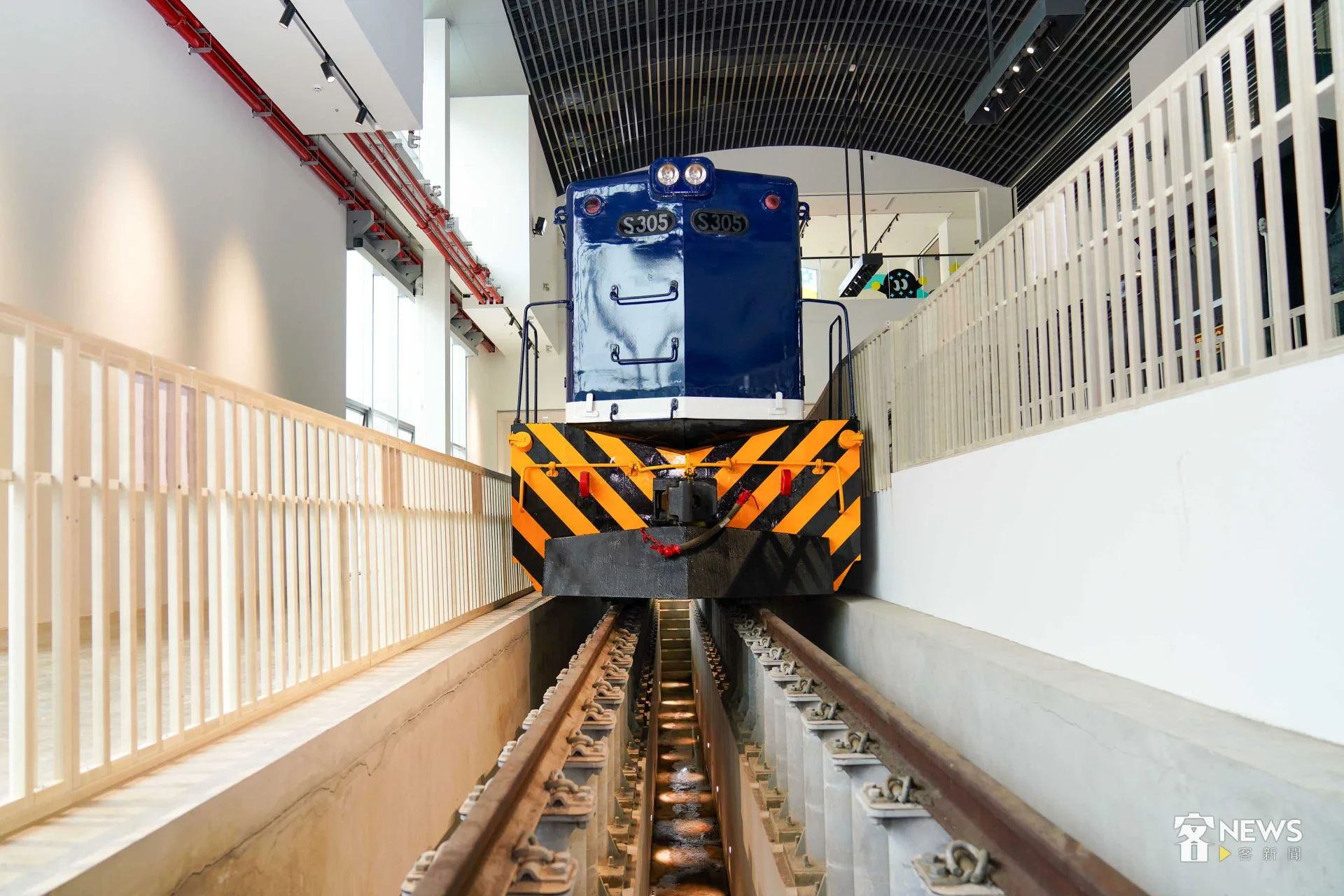 苗栗火車頭園區展出多部稀有火車頭，民眾可以近距離接觸火車。李台源攝