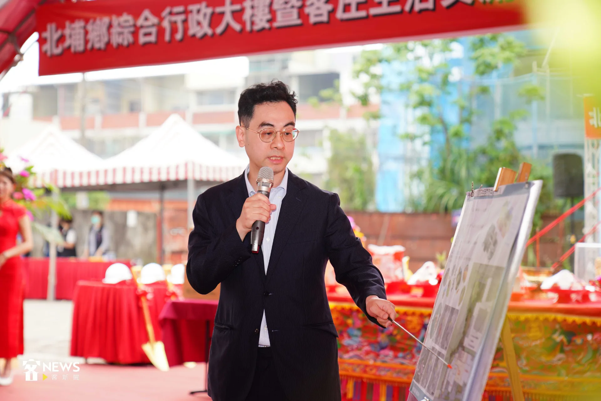 建築師陳柏宏表示，建案結合行政、文化、托育與運動等服務功能。宋佩遙攝