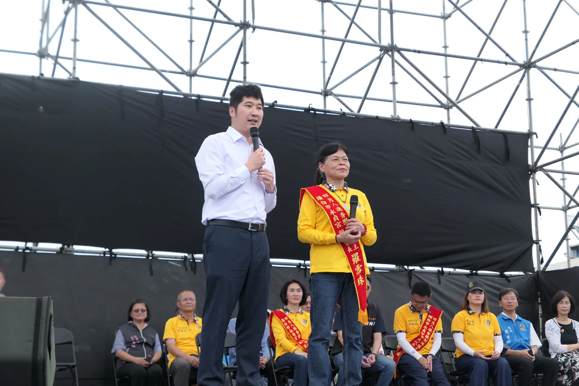 客委會副主委邱星崴與頭份市長羅雪珠。