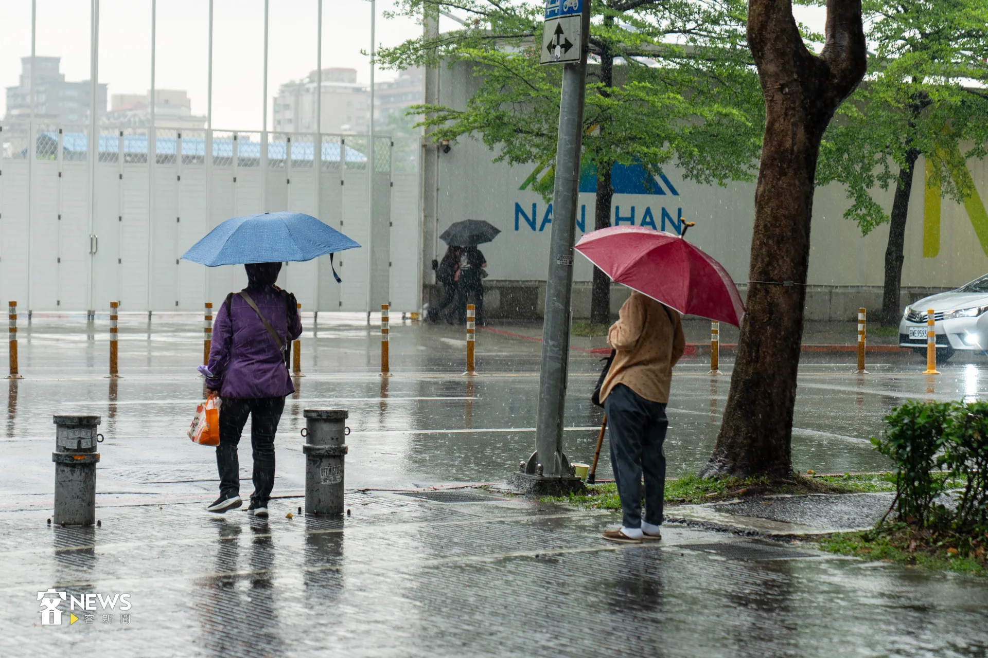 下週一（5月4日)起，首波梅雨季鋒面影響，中部以北有局部陣雨或雷雨，南部地區也有局部短暫陣雨或雷雨。示意圖。洪藝晅攝