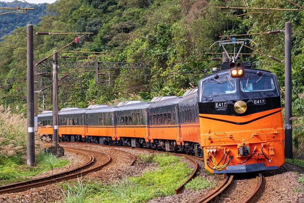 台鐵旗下美學觀光列車「鳴日廚房」將升級成為全世界第一輛「鐵道婚禮專車」。雲品國際提供