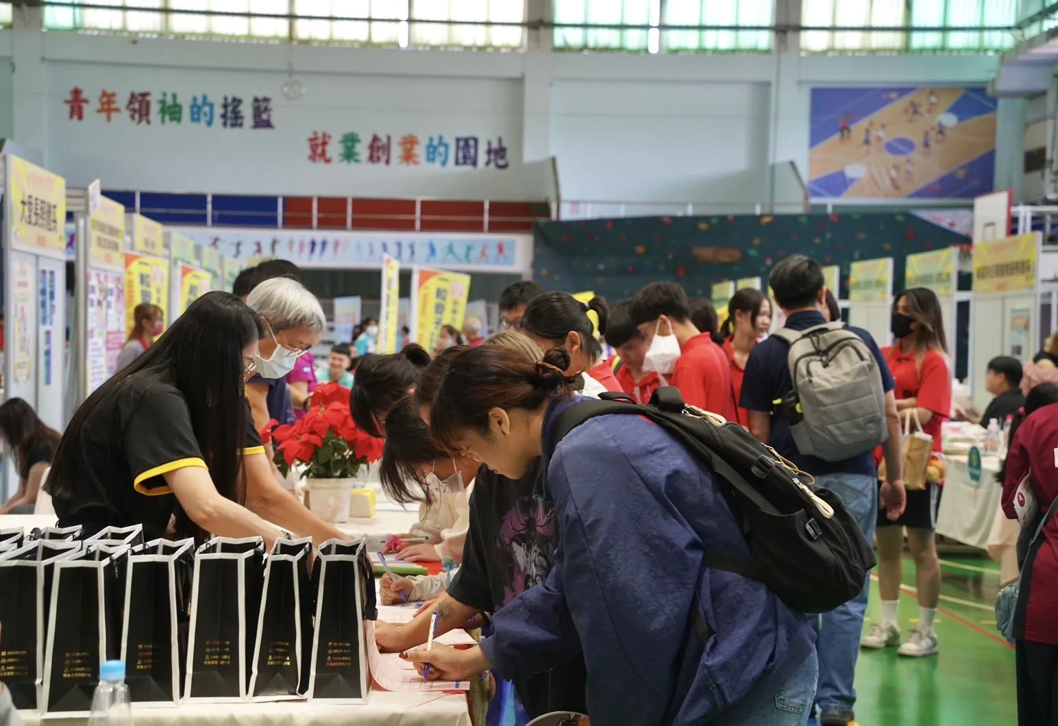 屏東高齡人口超過21%　50長照機構徵才400人