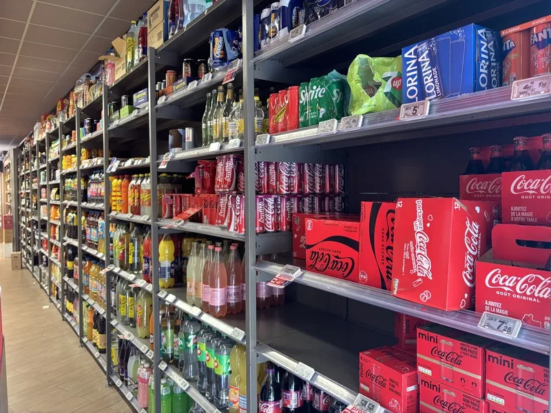 法國3月起加徵含糖飲料稅，4月底價格較去年同期漲10%，銷量下跌。中央社