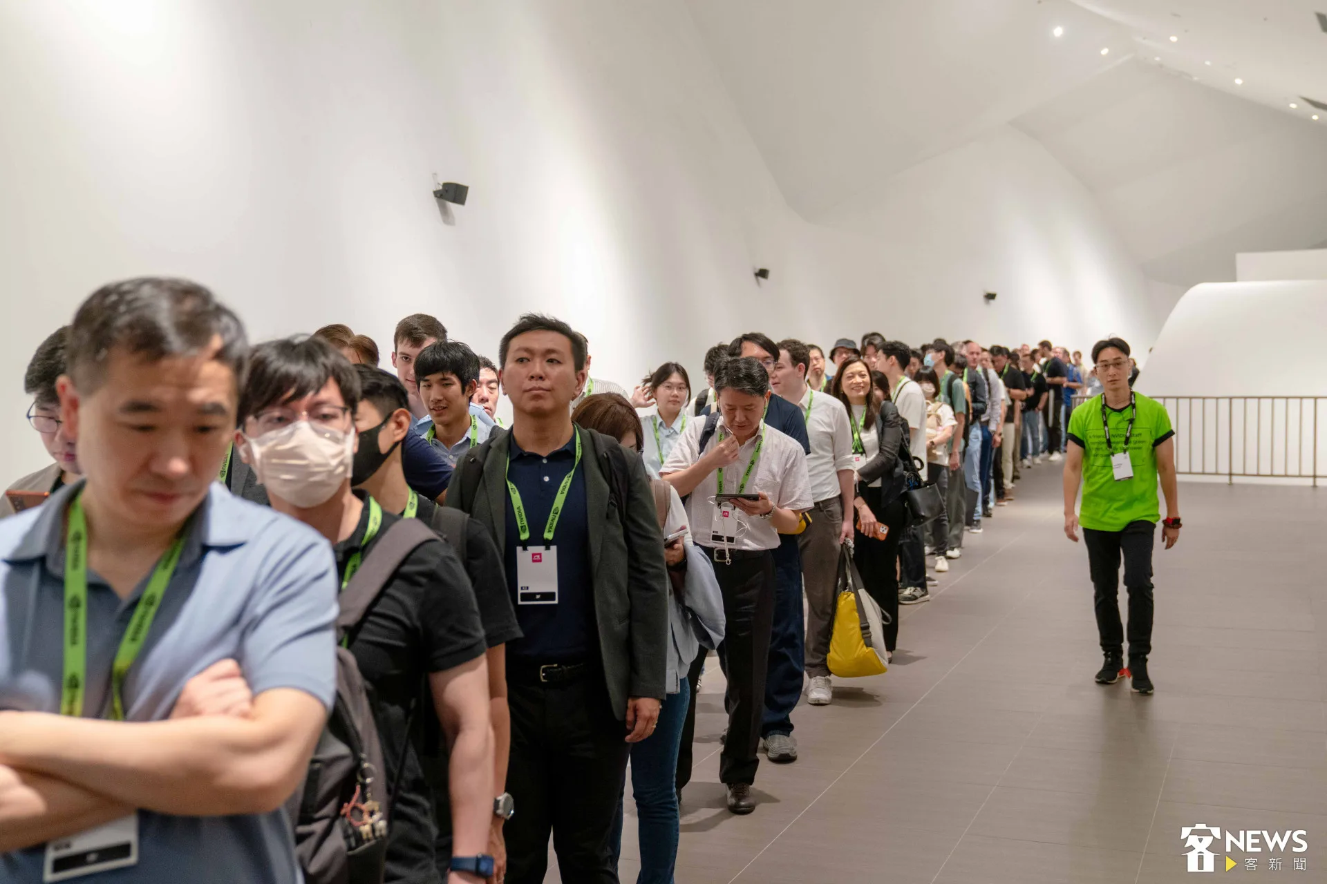 不到上午9點，北流外已排滿準備進場聆聽黃仁勳演講的人潮。朱愷元攝