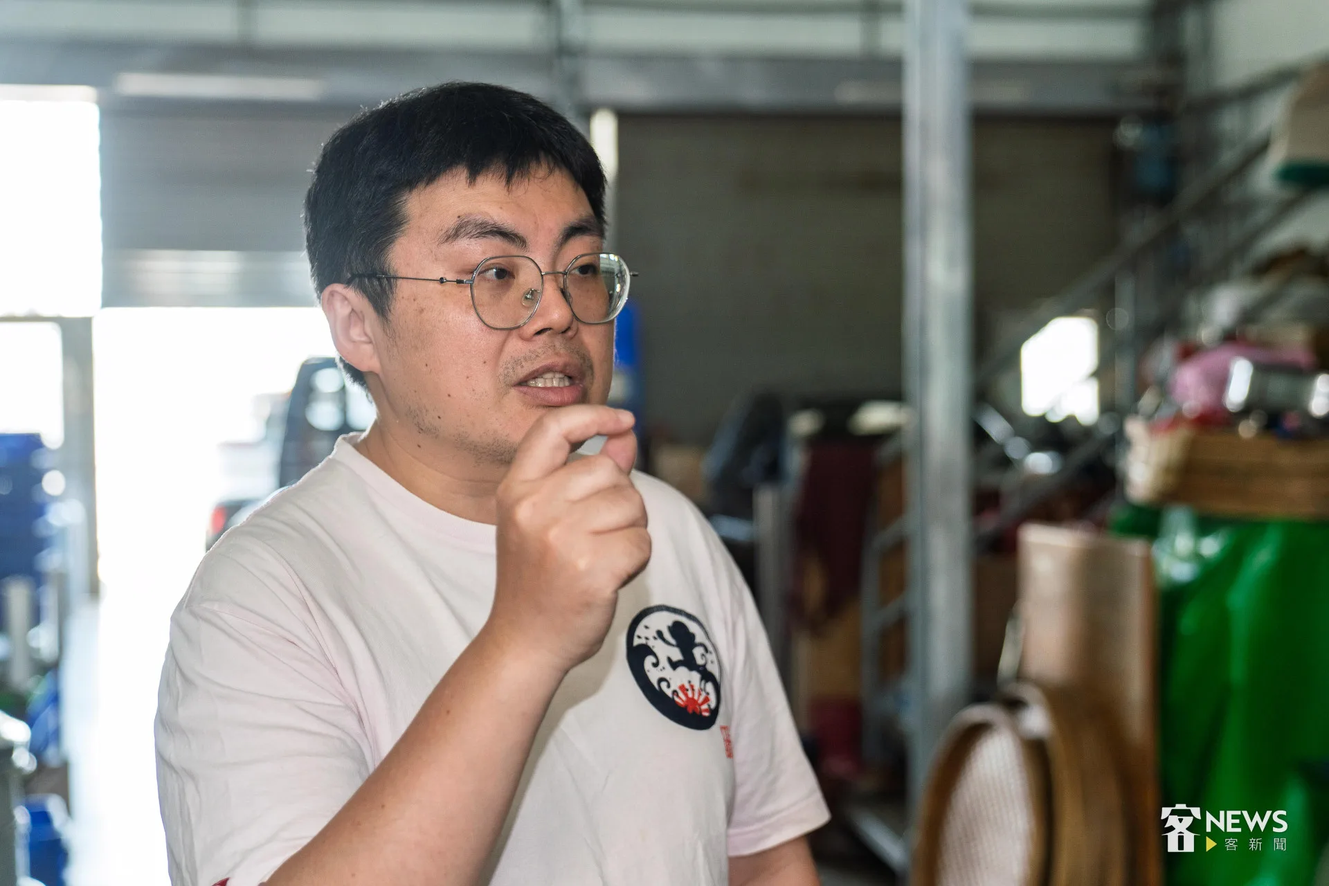 講客廣播電臺主持人王湘仁不只主持節目,也開課帶領小朋友DIY米食。李台源攝