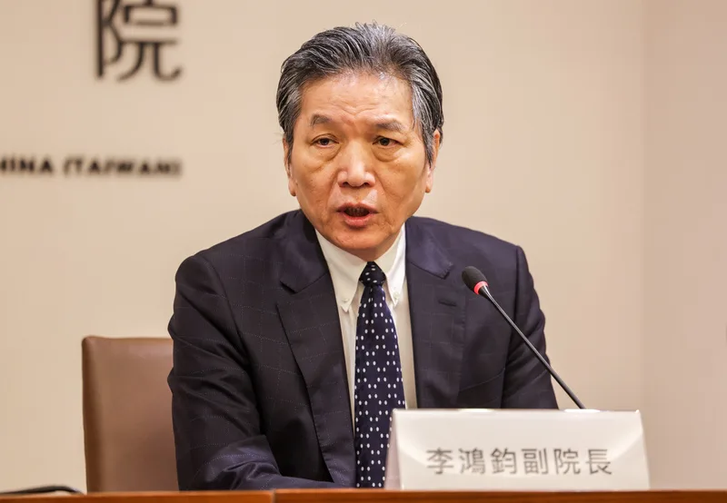 監察院副院長李鴻鈞（圖）2日召開記者會表示，最近因公務車私用問題，造成社會紛擾，他代表監察院向社會表達歉意。中央社