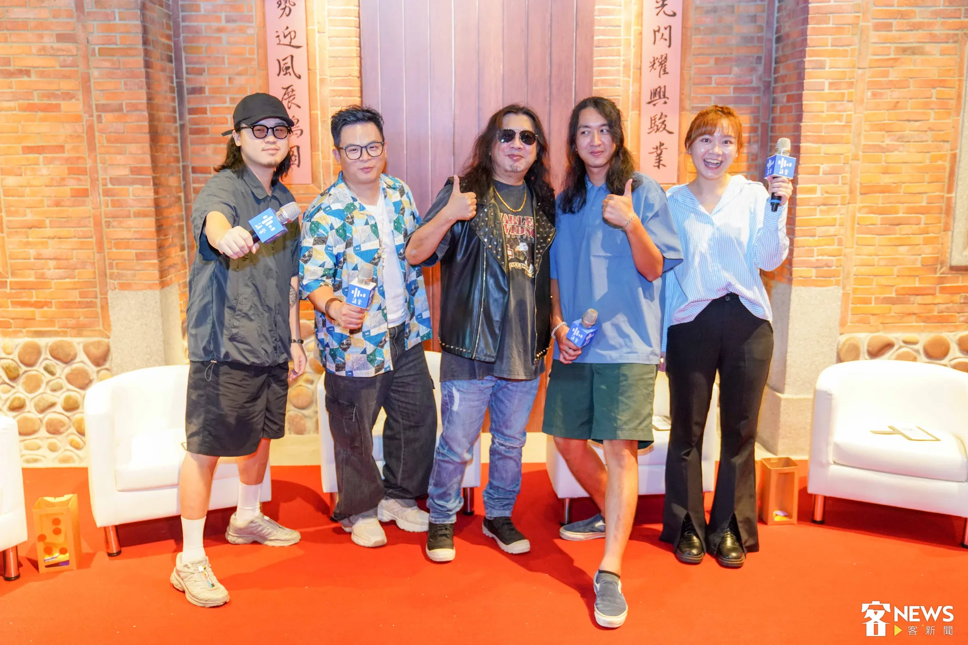 講客電臺聽友參與的主持人們，左起賴尚群（阿倫）、邱廉欽、劉劭希、朱皮、阿儒。朱愷元攝