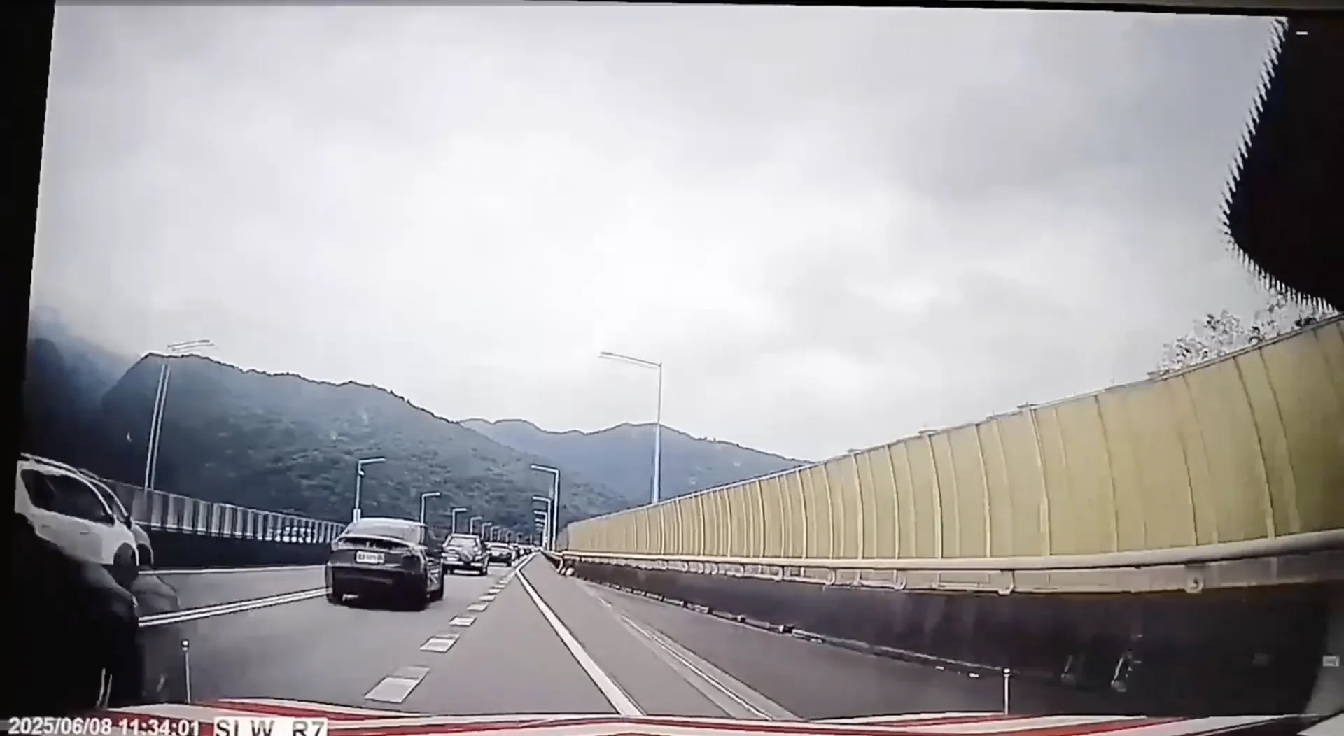 陽明交大醫院8日進行器捐手術，由警方替救護車開道護送器官至各醫院。翻攝國九大隊