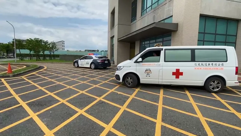 一名30歲男子腦幹出血經搶救後腦死，家屬決定器捐。陽明交通大學附設醫院8日進行器官摘除手術，並由警方開道護送前往3間醫院，幫助6名病患。陽明交通大學附設醫院提供