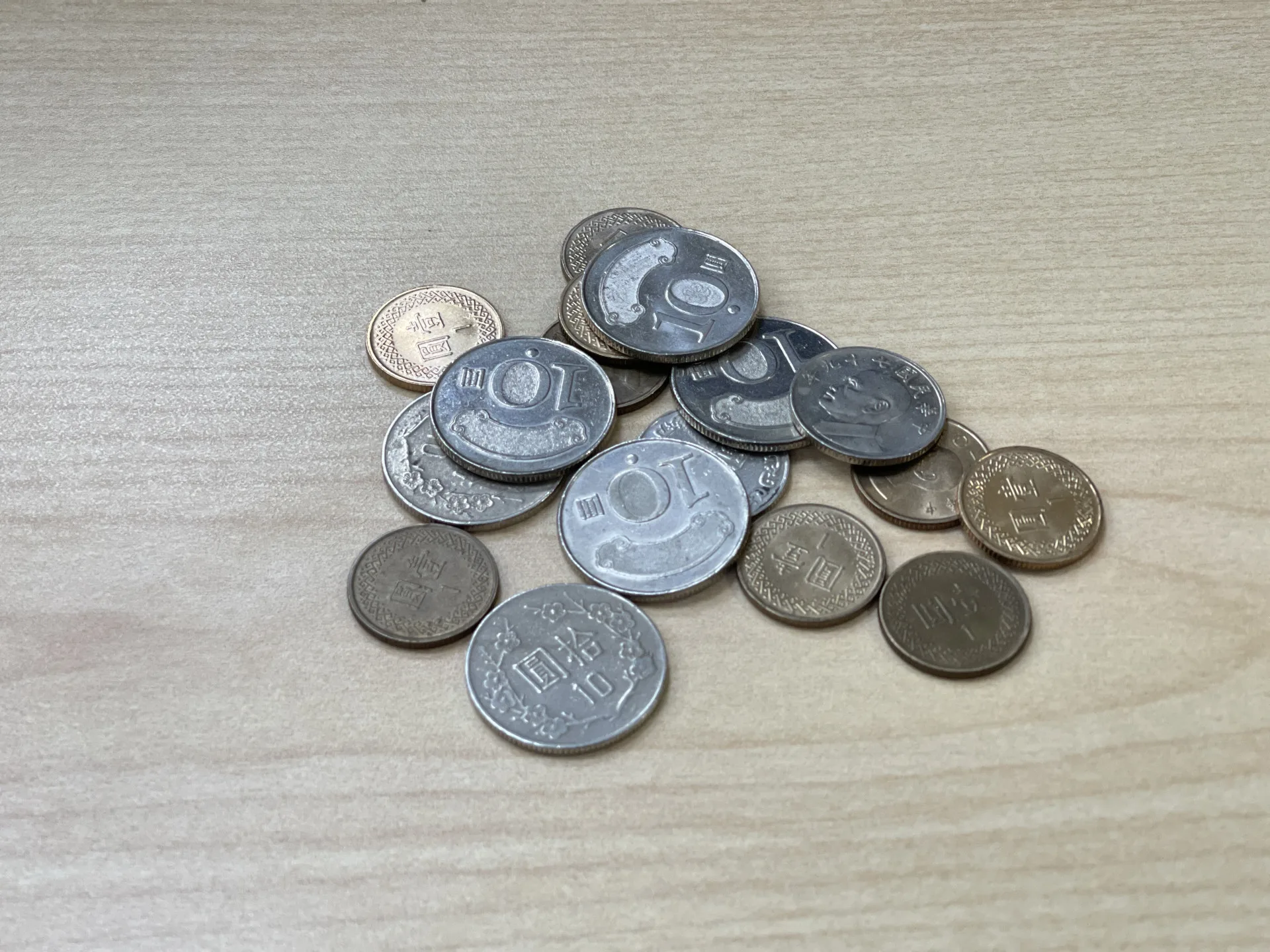 台灣中央銀行指出，1元硬幣製造成本達1.54元，但民眾有使用需求就不會停止發行。宋佩遙攝