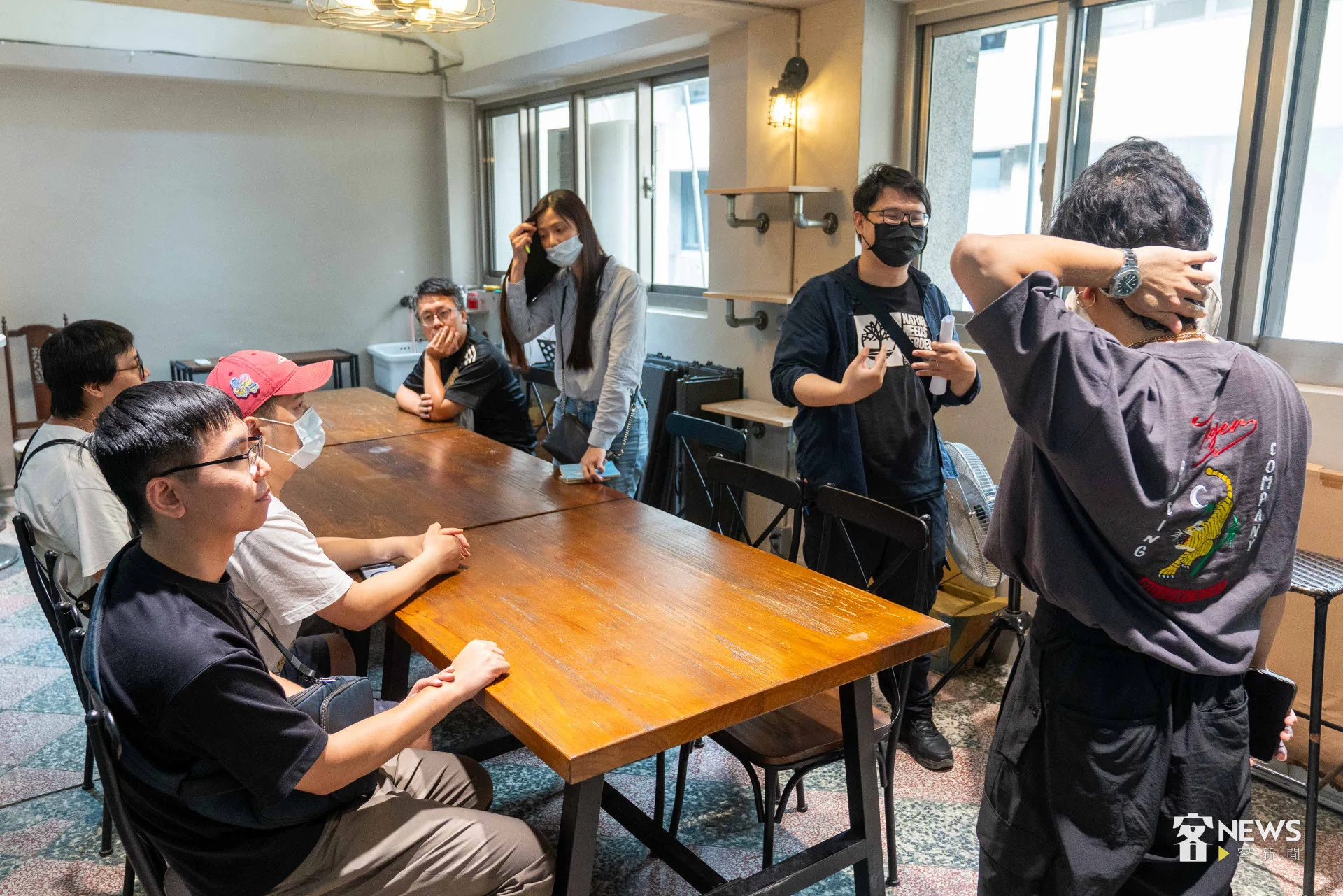 新竹市政府及施工團隊，邀請三樓青創空間廠商討論解方。宋佩遙攝
