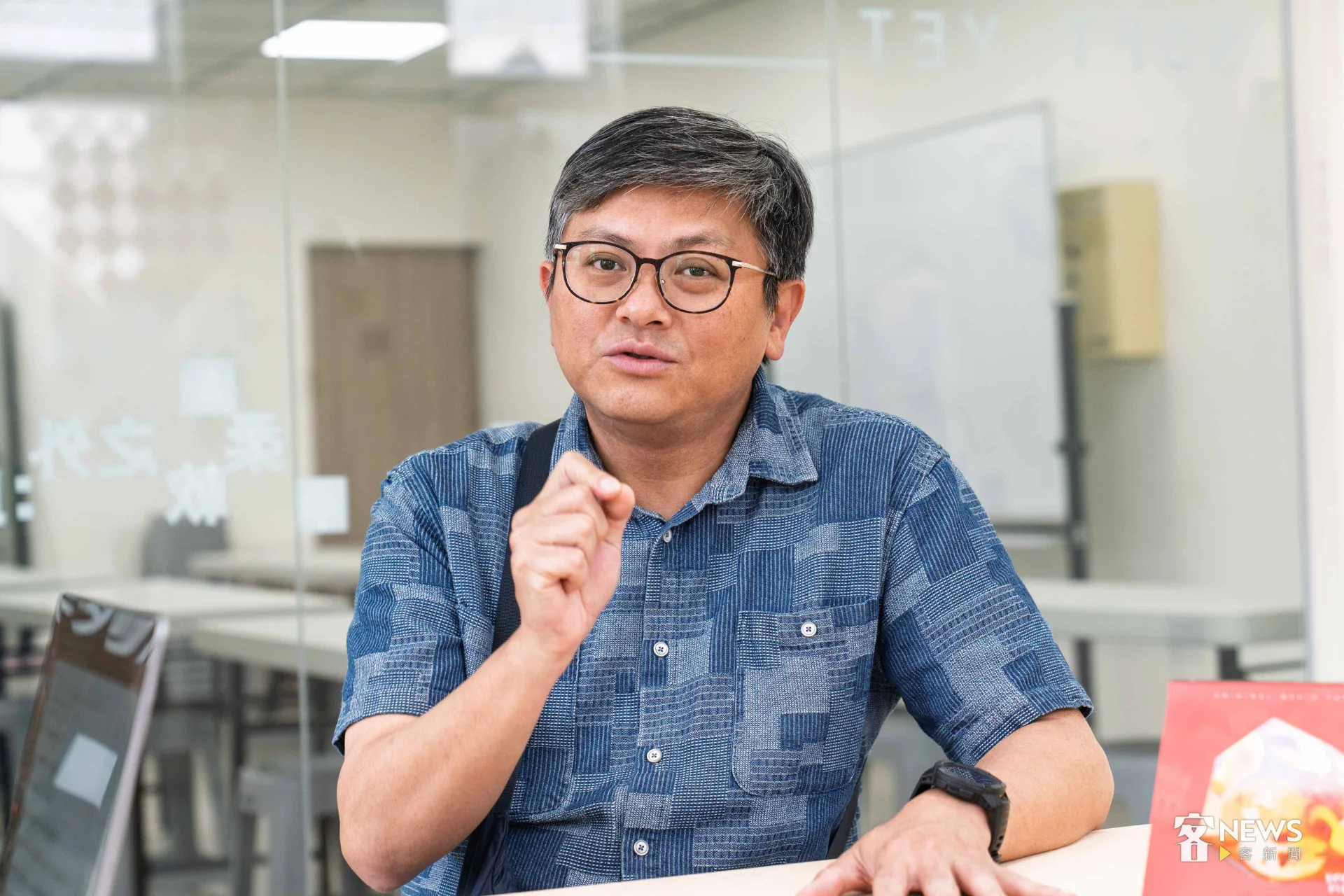《亻厓个房間》製作人黃培育希望合輯，聽起來更像一張完整專輯。李台源攝