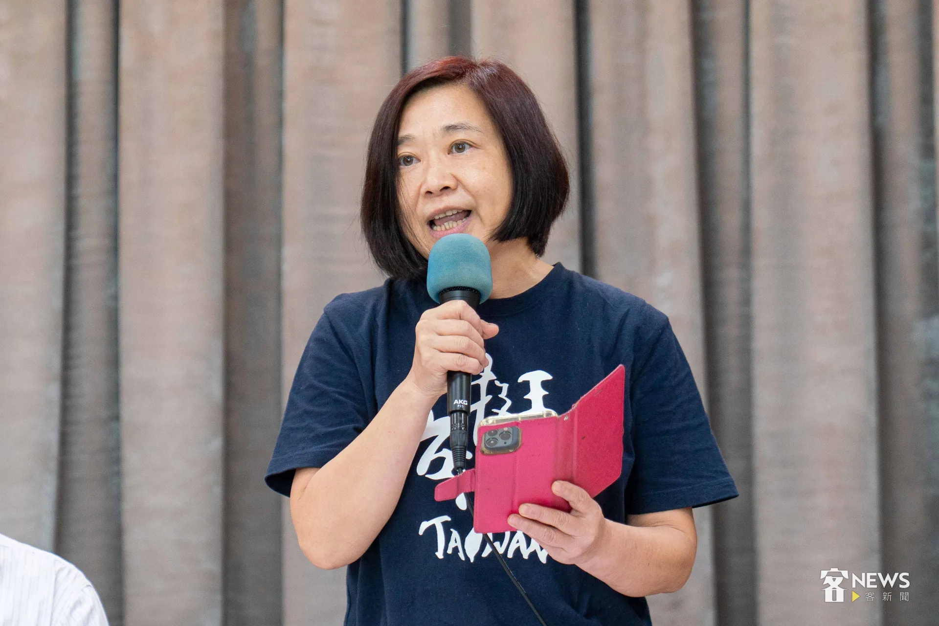 作家劉慧真代表李喬發言，他指出客家人從不冷漠退縮，面對國家危機更應挺身而出。李台源攝
