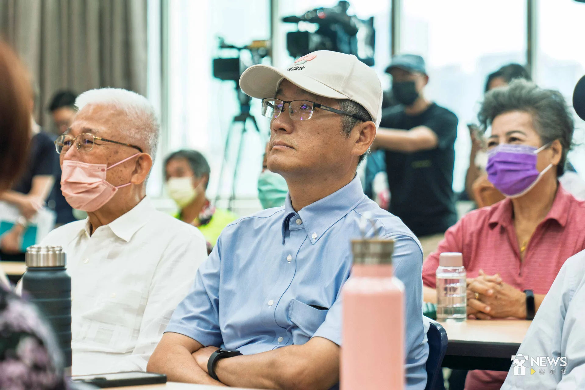 客委會前主委楊長鎮出席記者會，低調坐在台下表達支持。李台源攝
