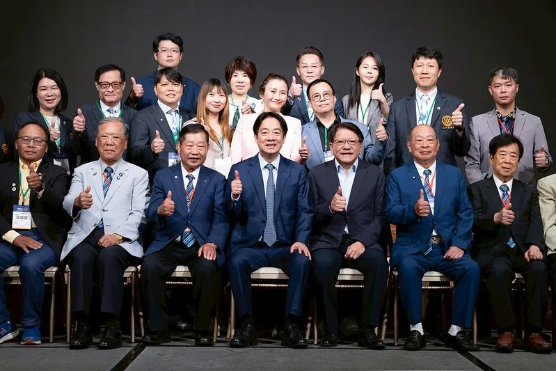 賴清德和出席人員合影。總統府提供