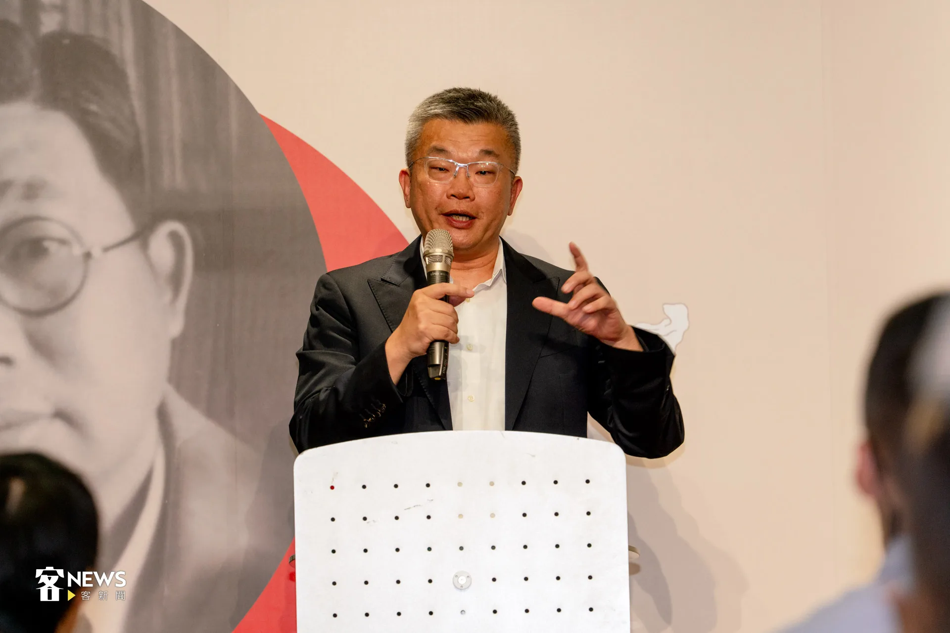 立委蔡其昌是詹冰的外孫，他說研究所寫論文時，常回家向外公討教。洪藝晅攝