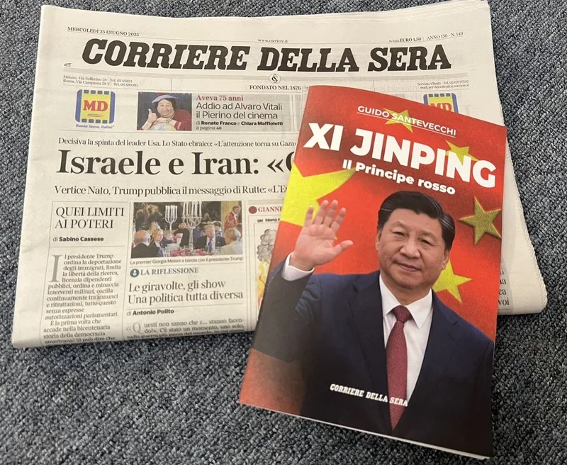 義大利大報「晚郵報」25日在各大零售點隨報附贈一本「習近平專刊」，詳細介紹中國國家主席習近平的家庭背景與崛起過程，描述習近平如何從文革倖存者，變成更專制的共產信仰者。中央社