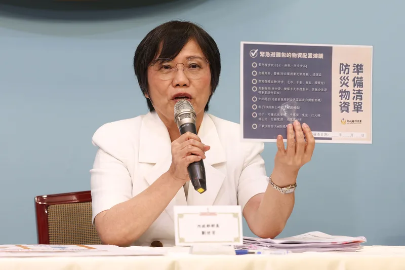 內政部長劉世芳（圖）出席，展示防災物資準備清單供大眾參考。中央社