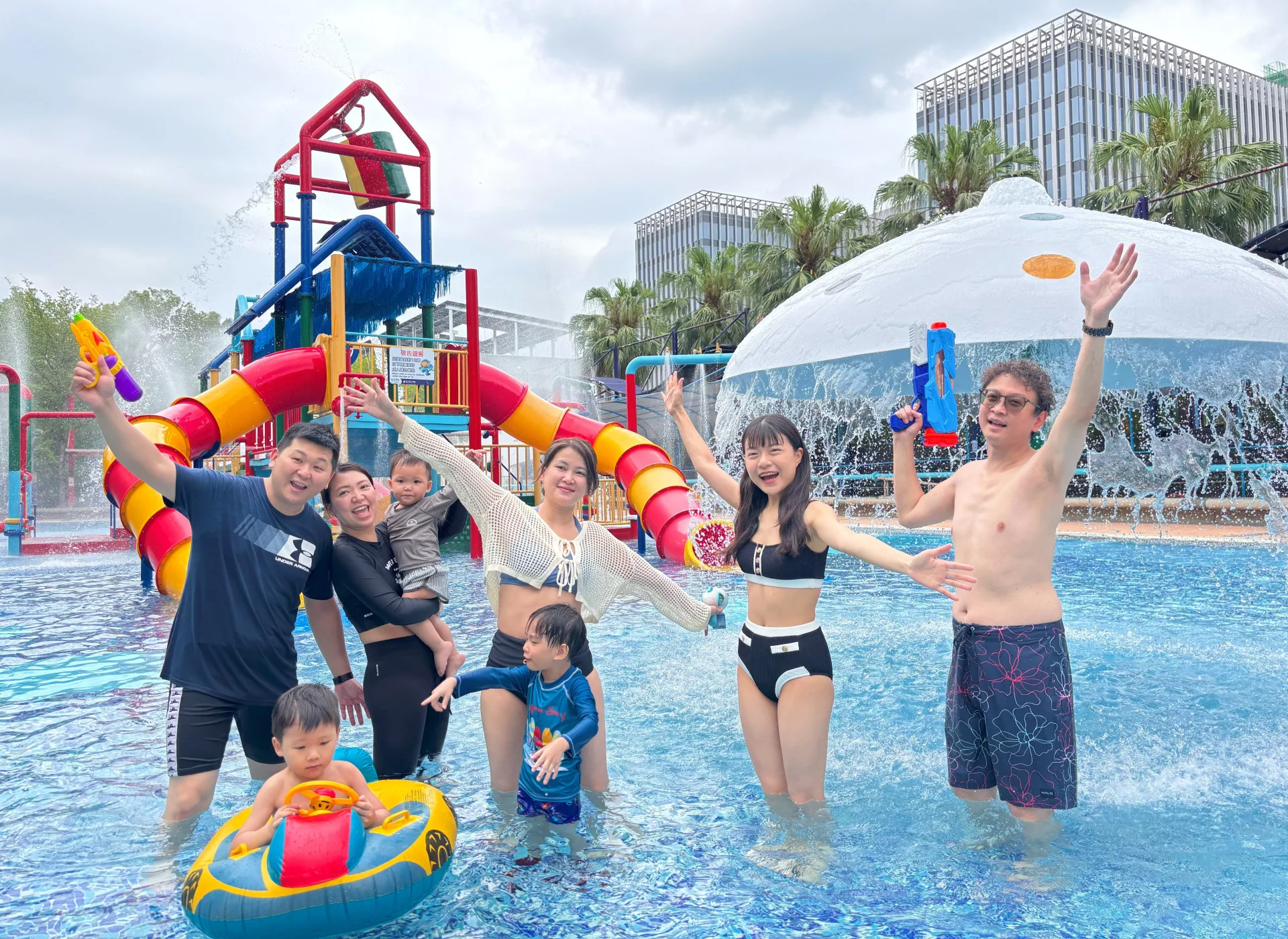 民眾在自來水園區戲水。北水處提供