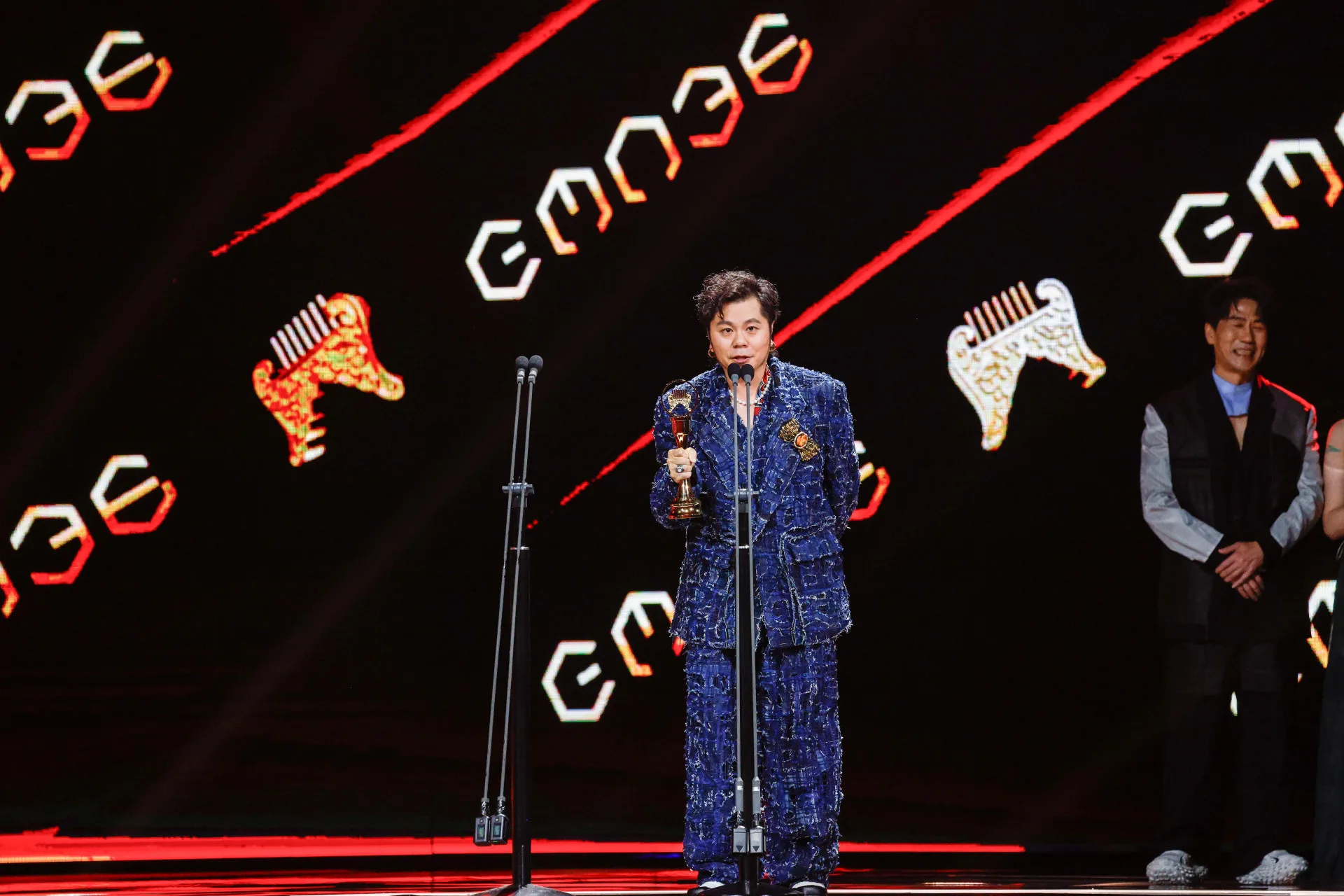 黃子軒以《牛騷 New Soul》專輯一舉奪下最佳客語歌手、最佳客語專輯。台視提供