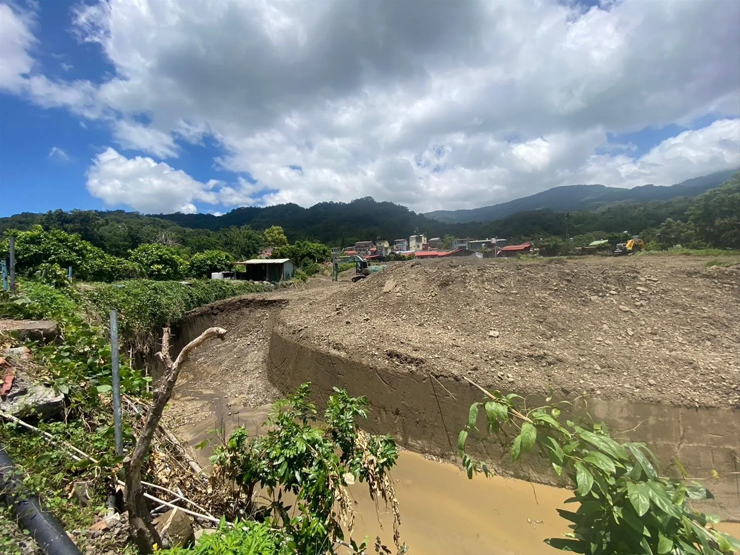 凱米颱風造成中游土砂淤積。高雄市政府水利局提供