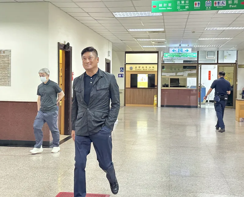 辜仲諒要去變更報到地點，檢方要去戴腳環，他說那就算了，戴腳環太難看了。中央社
