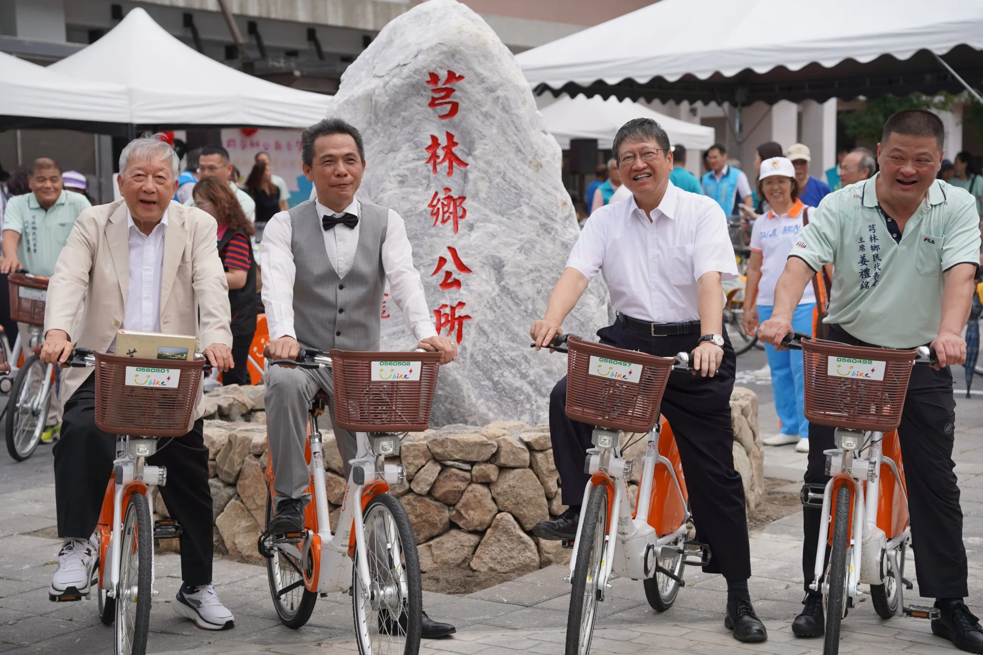 芎林鄉微笑單車服務正式啟動,新竹縣長楊文科(右二)。新竹縣政府提供