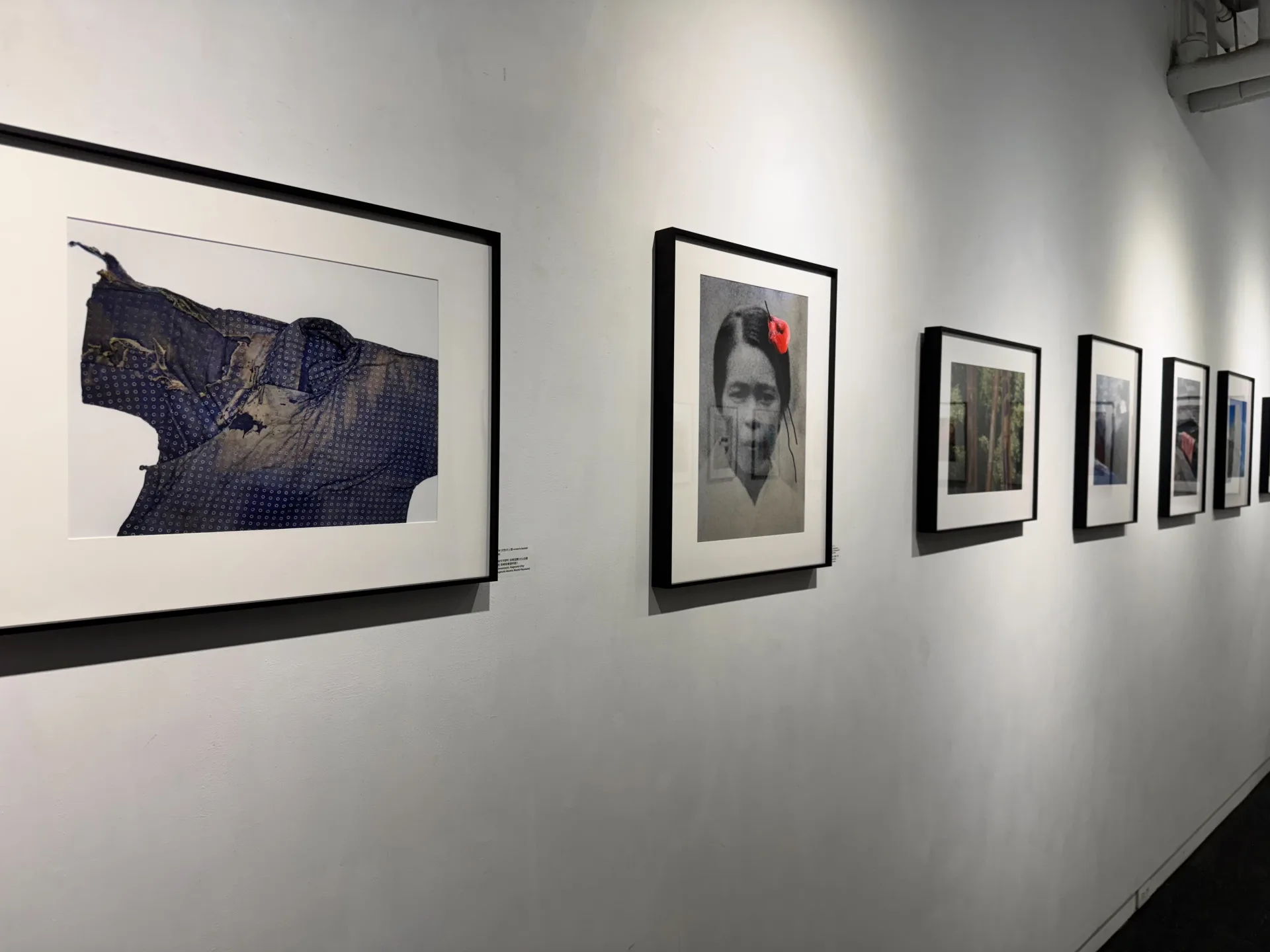 〈長崎〉系列51張作品（36張黑白、15張彩色），正在台北展出。