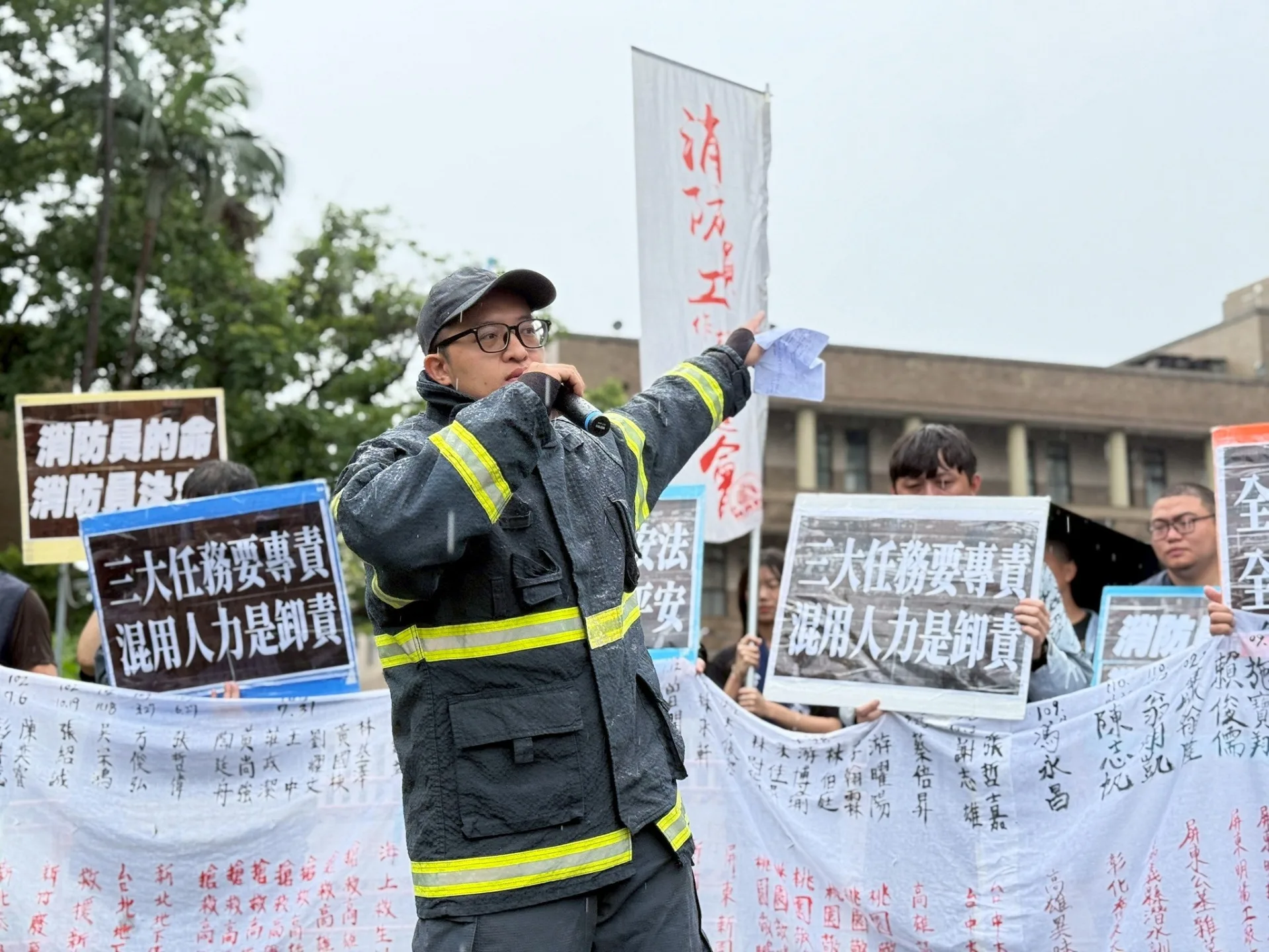 消防員工作權益促進會指出，最近10年來有42位消防員殉職。