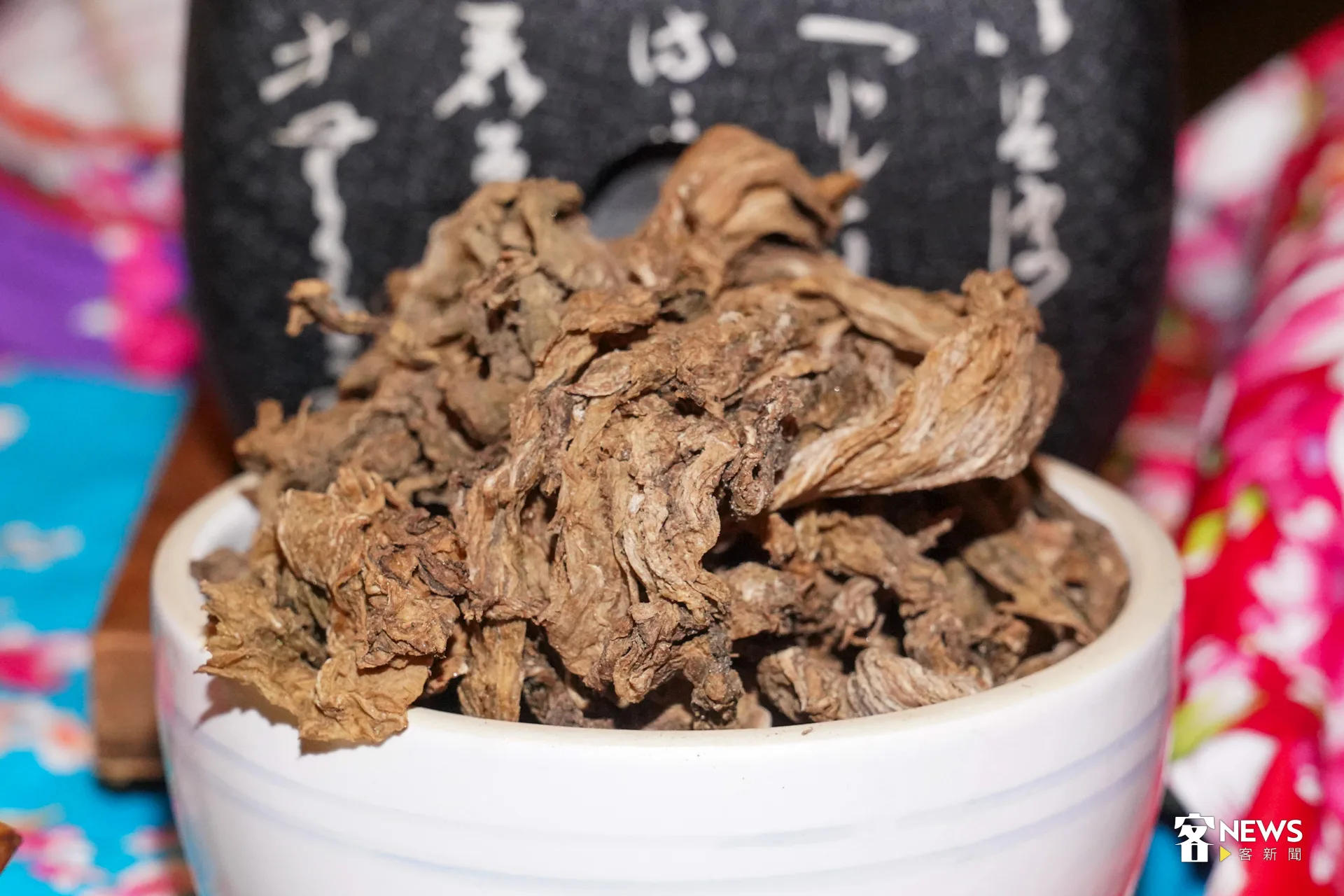 梅香牛肉漢堡排的部分,利用長時醃漬的松露梅干菜,帶出牛肉漢堡排的香氣,保留油脂但不過度油膩。洪藝晅攝
