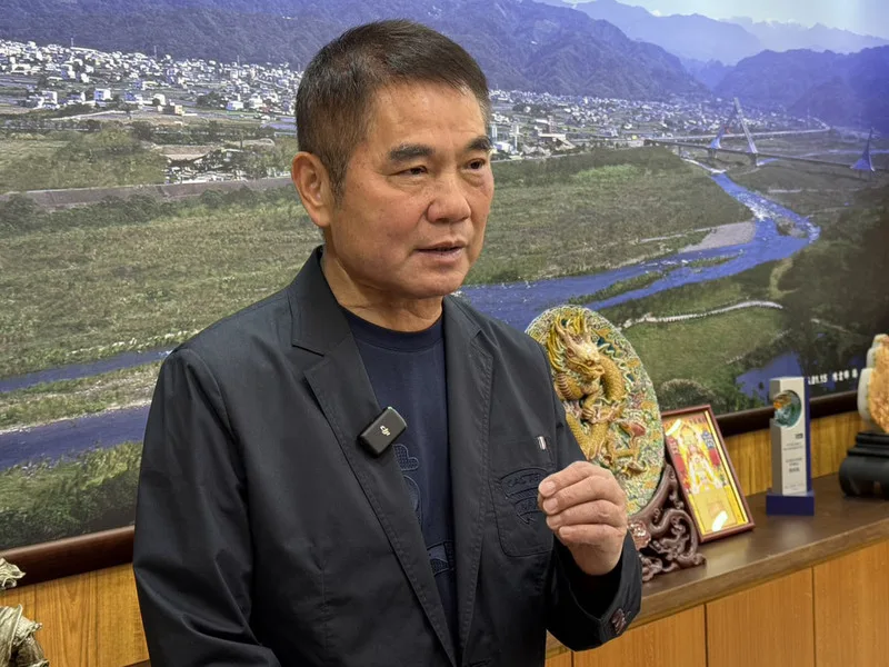 苗縣私校報名分科測驗出錯　鍾東錦為考生請命