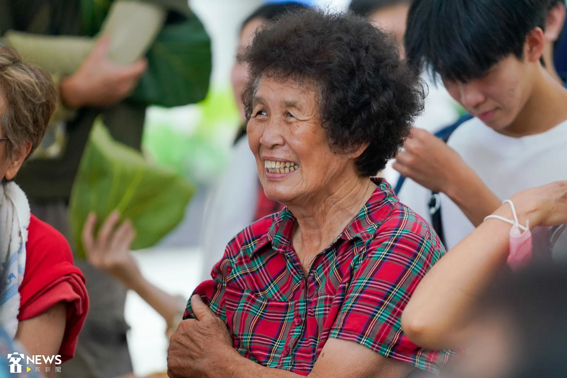 林生祥的母親在台下聽兒子唱歌。朱愷元攝