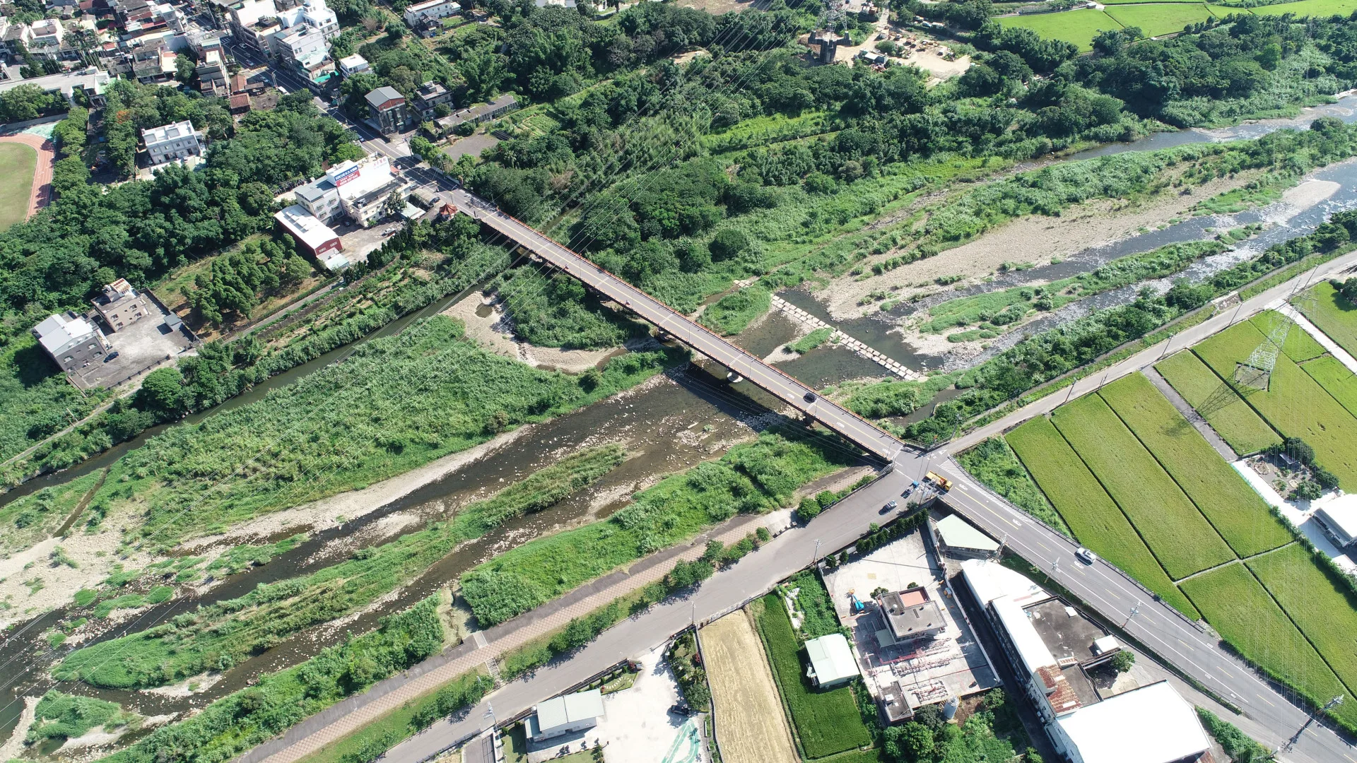 寶石橋老舊狹窄,成為交通瓶頸,需要拓寬改善保障人行和車行安全。竹縣府提供