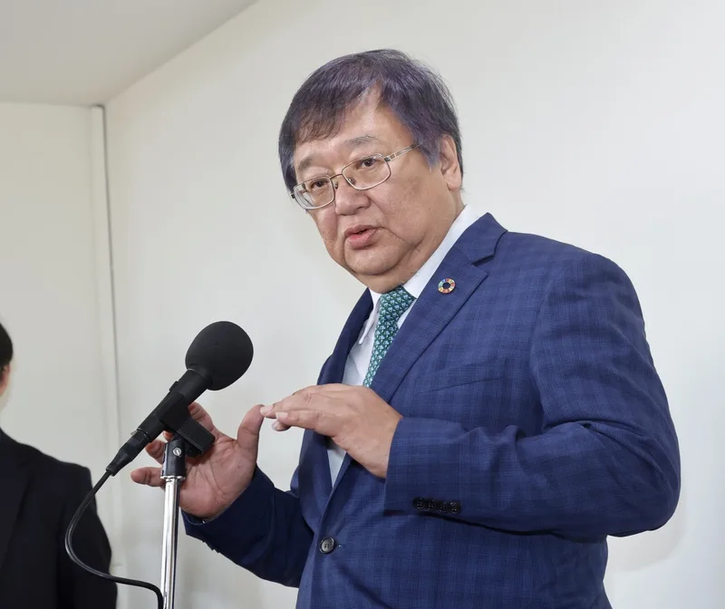 衛福部長邱泰源（圖）17日在立法院受訪表示，台師大女足抽血案，學生的受教權與人權不可以被侵犯、沒有模糊空間，衛福部將啟動心理支持，協助受害學生，並將檢討人體研究法機制，強化未來相關研究案的查核機制與標準。中央社