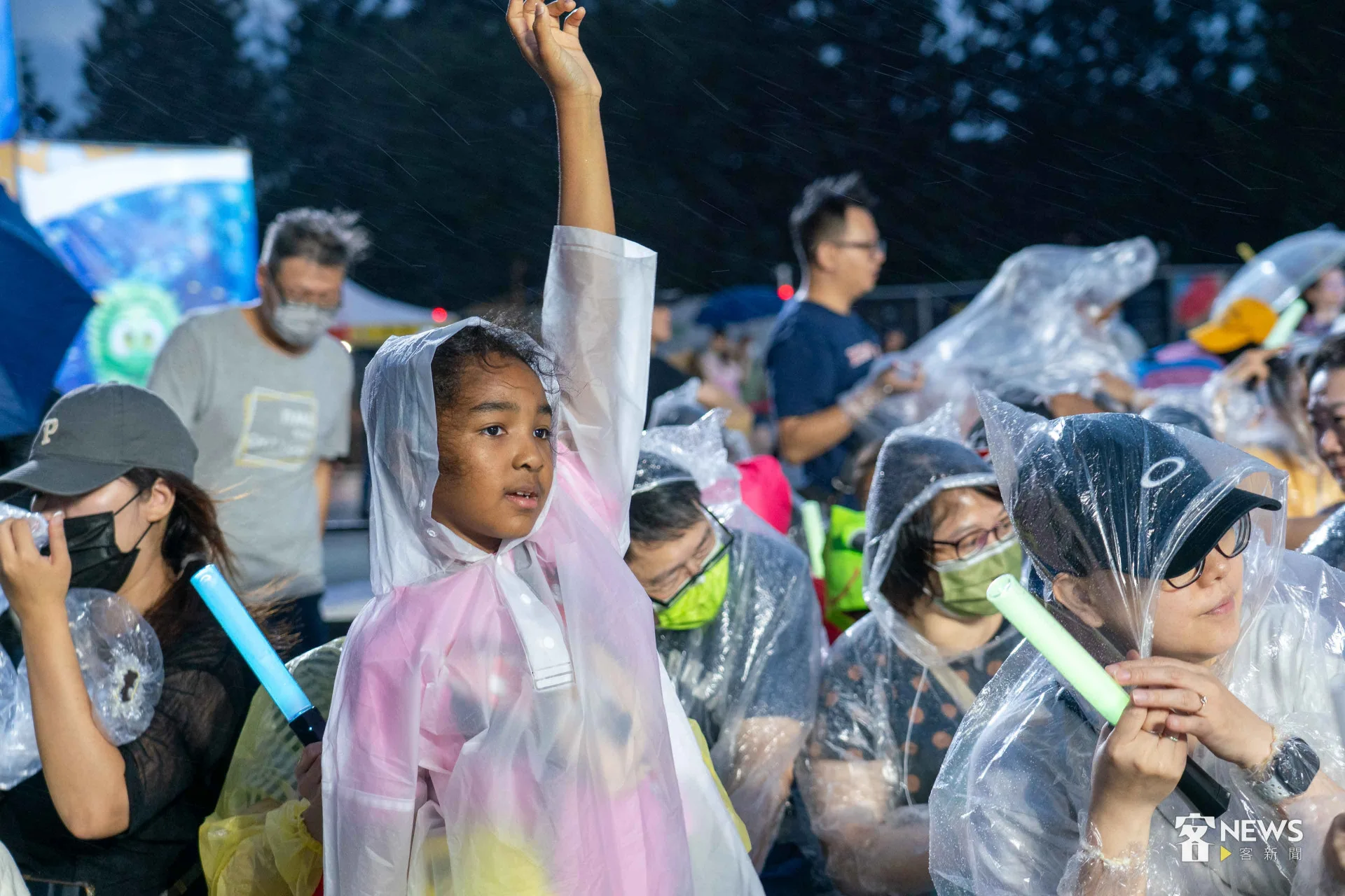 西非血統的張巧昀從新店小碧潭過來看演出。李台源攝