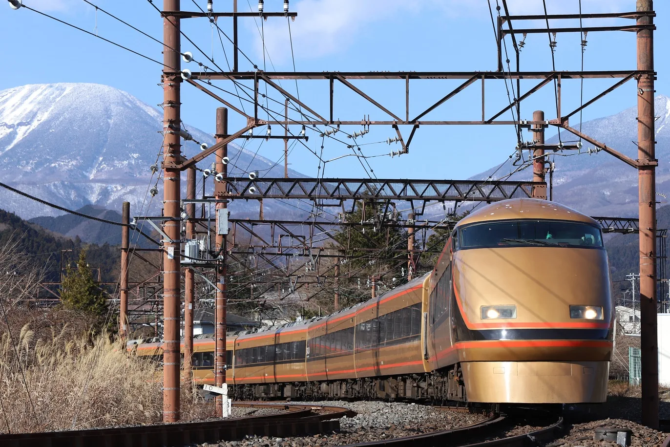東武鐵道旗下觀光特急「日光詣SPACIA」的車頭將首度於台北車站公開展示。台鐵提供