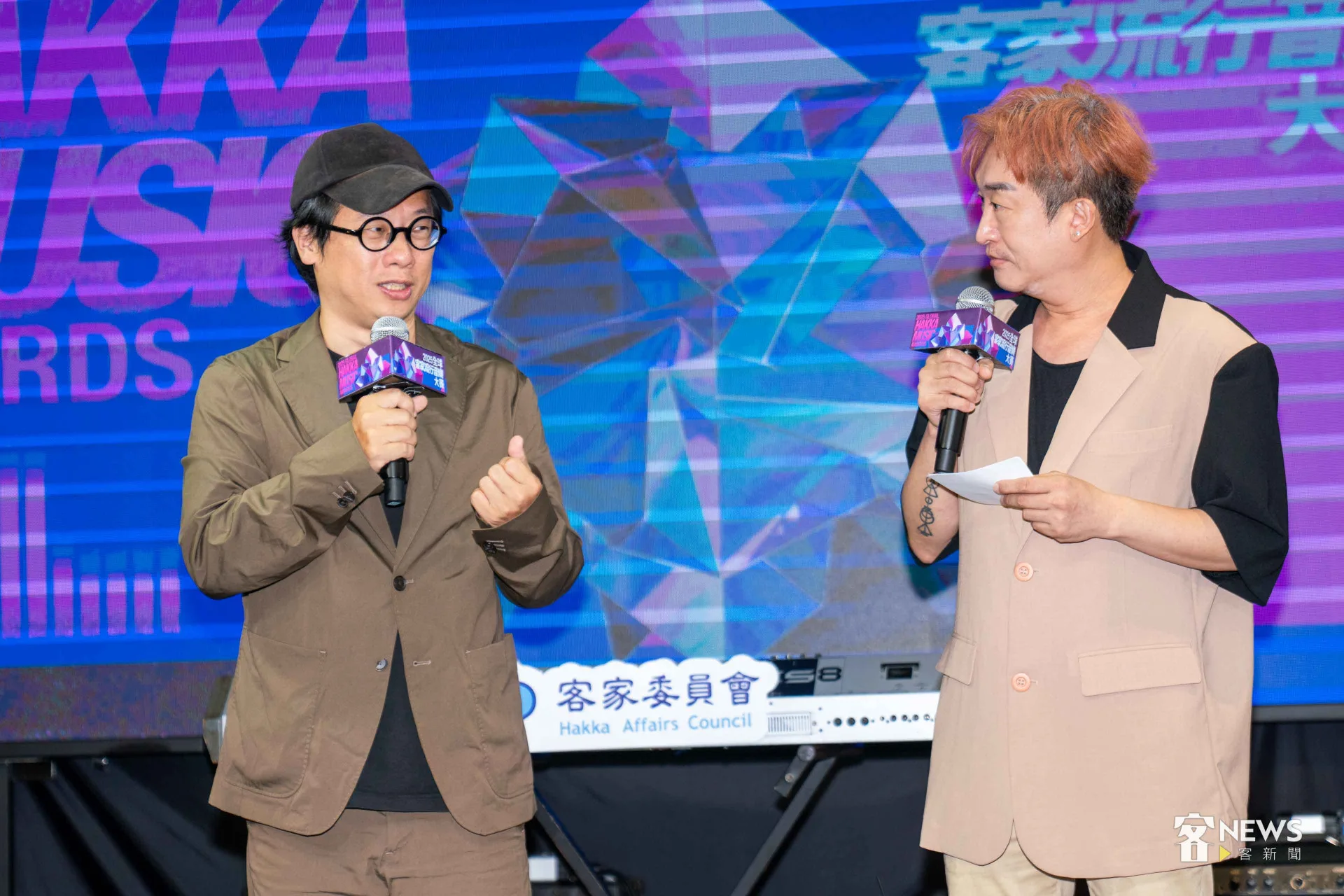 評審總召柯智豪（左）指出，「全球」是這場音樂比賽非常重要的概念。李台源攝