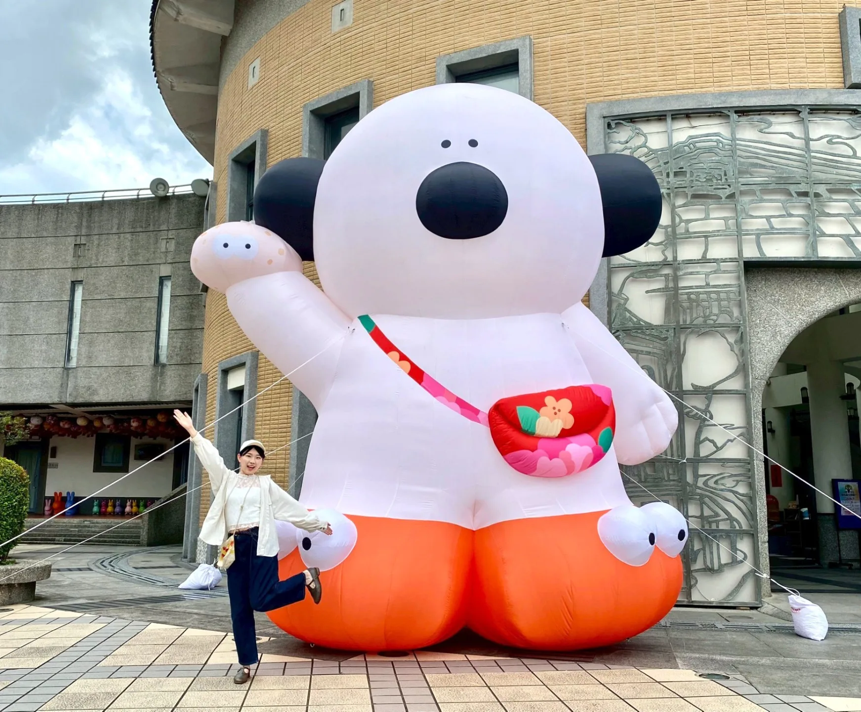 「小圓麵包打卡氣偶」打卡新熱點!和小圓麵包一起留下屬於你的客家日常。新北市客家事務局提供