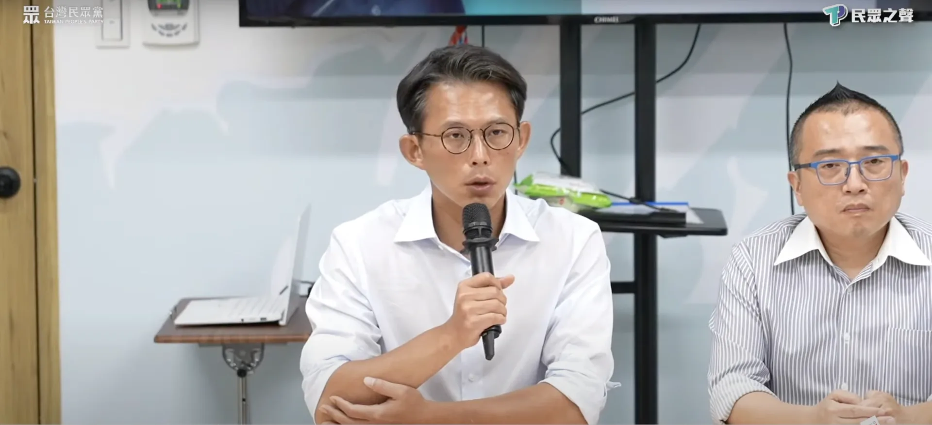民眾黨主席黃國昌26日晚間舉行記者會，指大惡罷撕裂台灣，要求總統賴清德道歉、卓內閣下台。翻攝畫面
