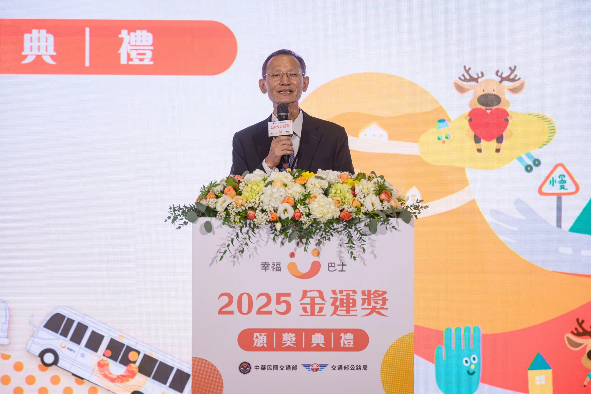 公路局長林福山表示，截至今年6月底，已在192個鄉鎮推動499條幸福巴士路線，涵蓋率94.4%，希望2028年涵蓋率能達到100%。交通部提供