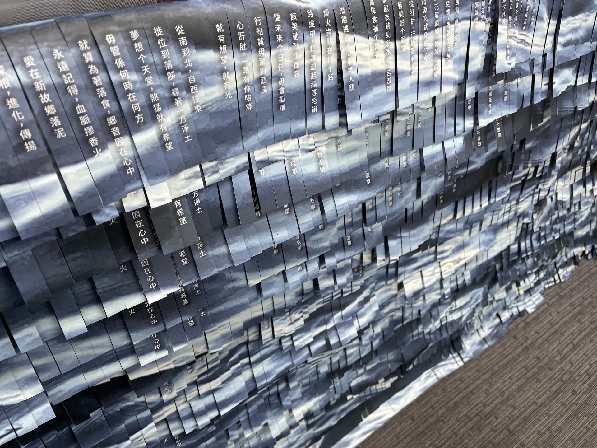 新北市擁有約67.2萬客家人口,客家閱讀專區以新北客家遷徙、生根與發展為主軸。新北市客家局提供