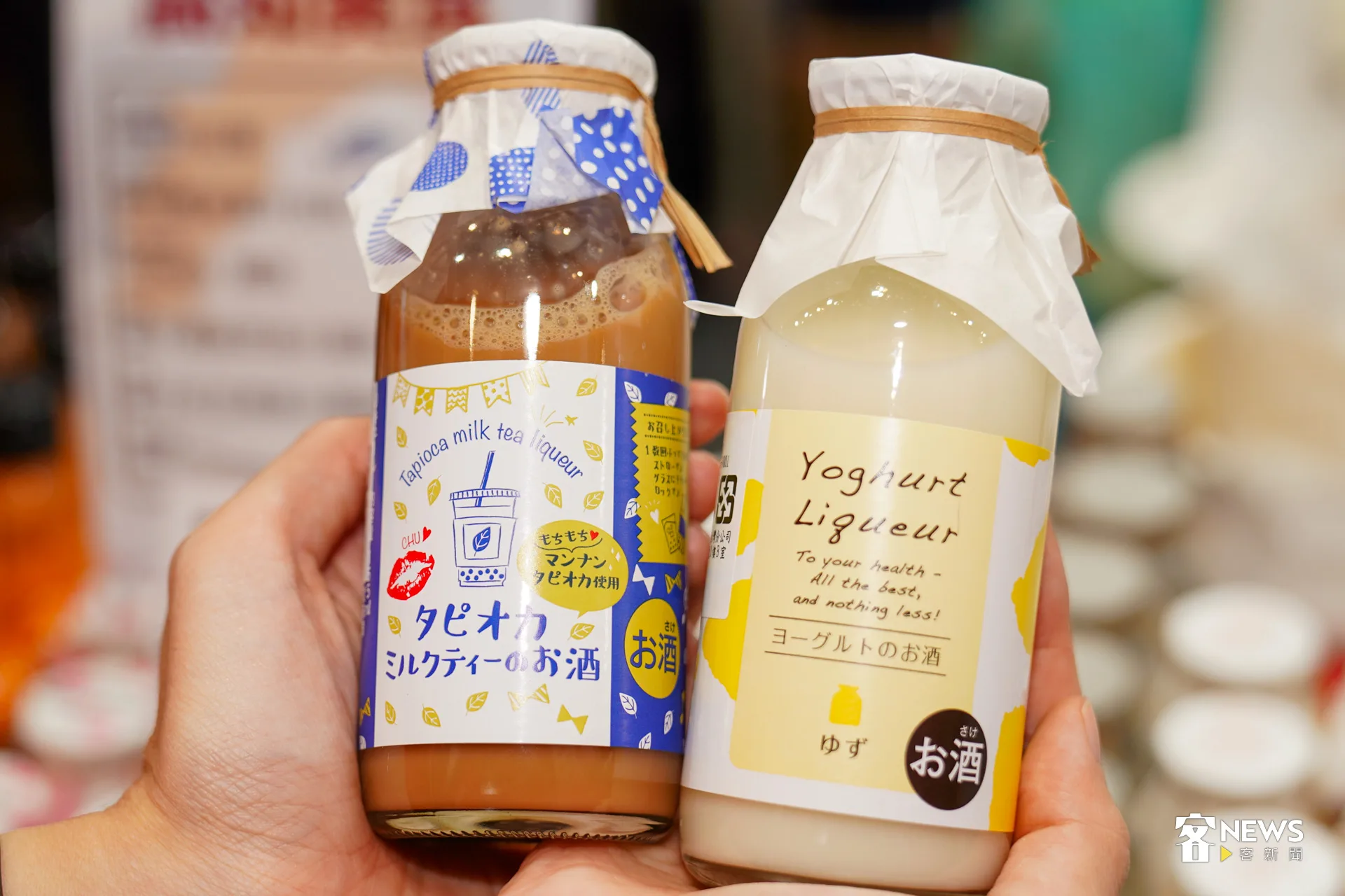 高知縣「利口酒」推出超台的珍珠奶茶風味（左），以及經典風味「柚子優格」（右）。洪藝晅攝
