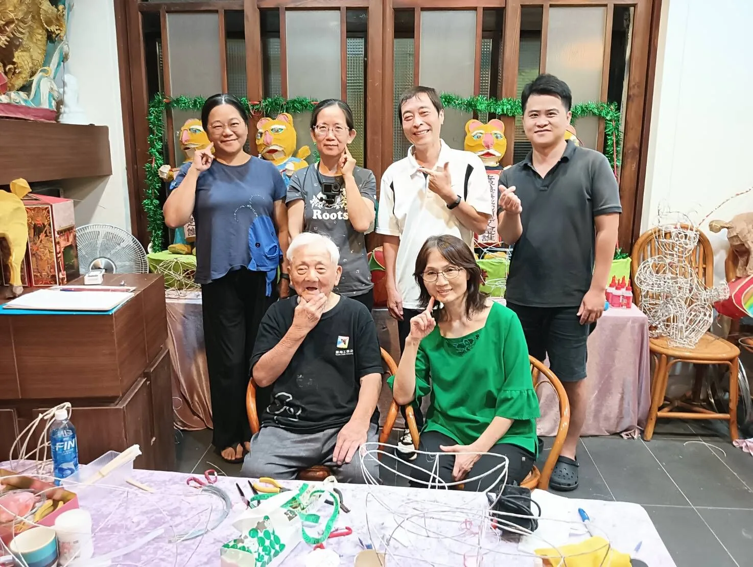 花燈傳習進階班師生合影。新竹市政府提供